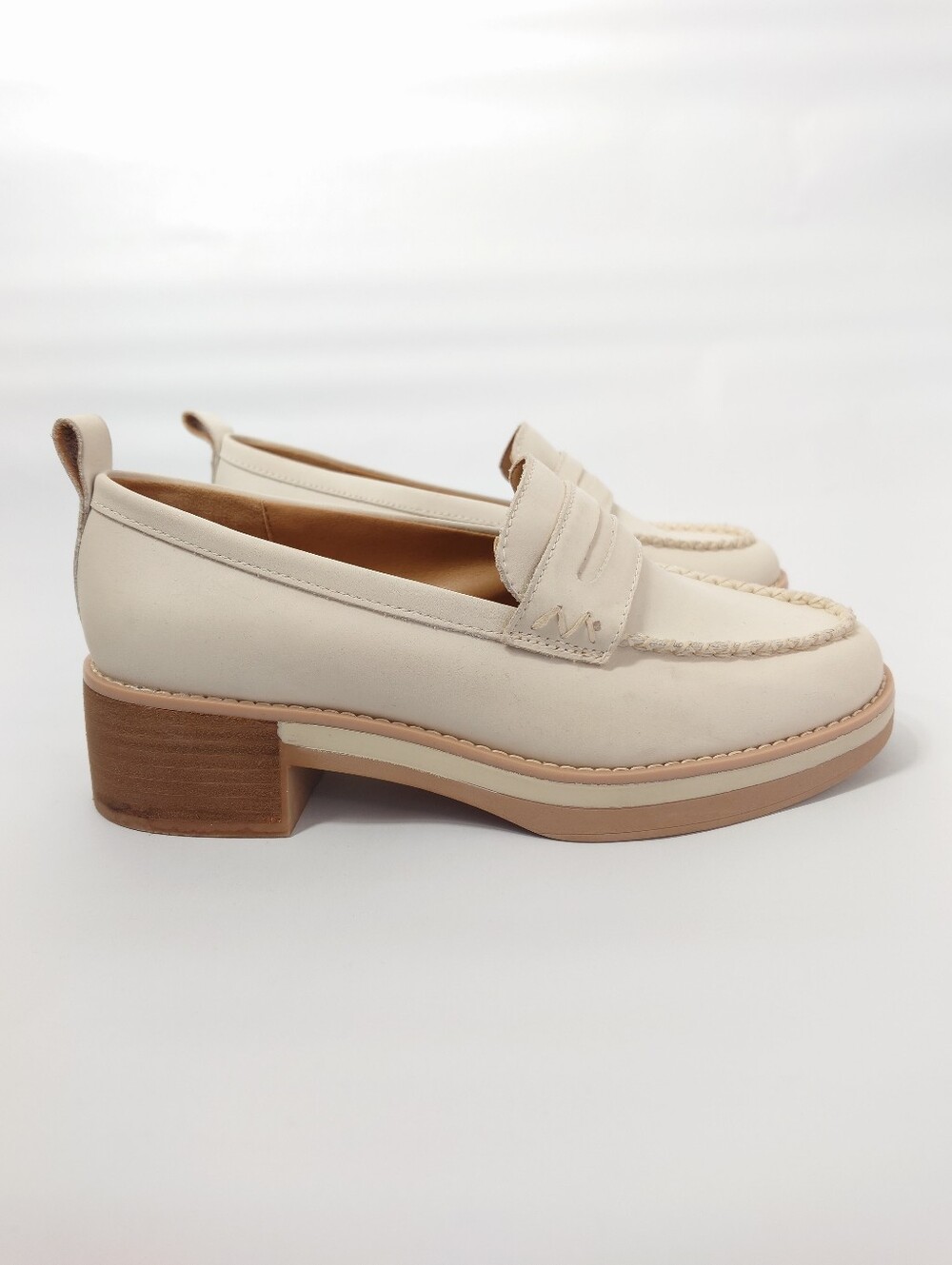 Crown Vintage Ivory Leather Penny Loafers Block Heel Size 9.5M - Picture 2 of 9